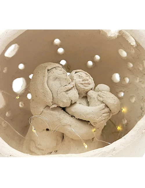 Grosse Kugel-Krippe aus Ton - Lichtkugel Szene 2 Jesus, Maria & Josef mit Stern im Dach detailliert