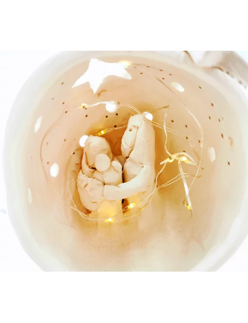 Kleine Kugel-Krippe aus Ton - Weihnachtskrippe Maria, Josef & Kind Szene 2 für Weihnachten beleuchtet