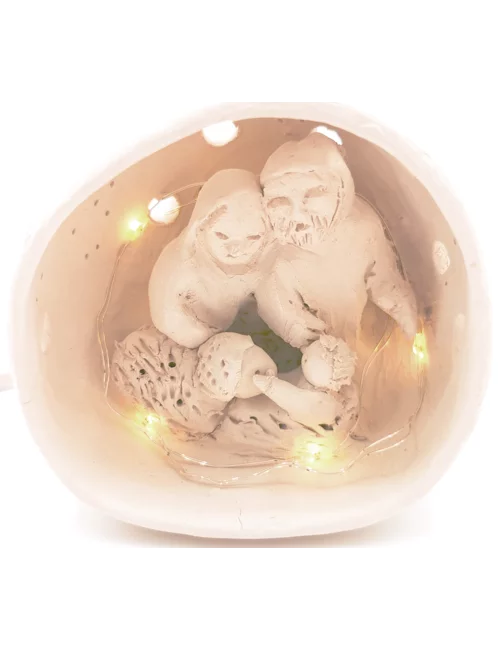 Kleine Kugel-Krippe aus Ton - Weihnachtskrippe Maria, Josef & Kind mit Lämmchen Szene 3 für Weihnachten beleuchtet